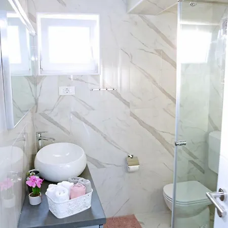 Grga-spacious 3-bedroom Apartman *
