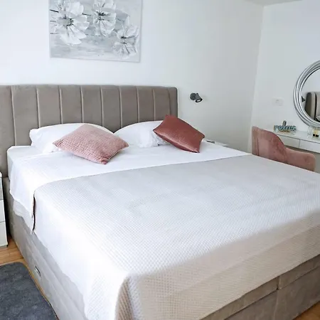 Grga-spacious 3-bedroom Apartman