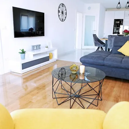Grga-spacious 3-bedroom 扎达尔