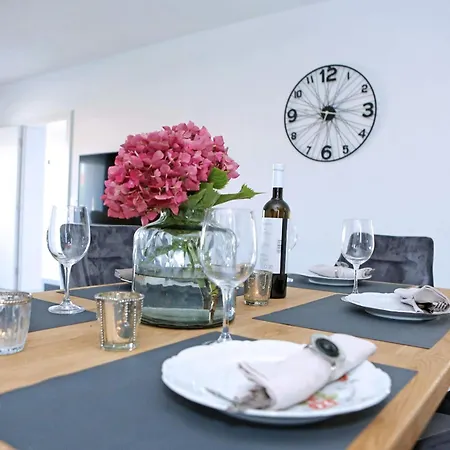 Grga-spacious 3-bedroom 扎达尔