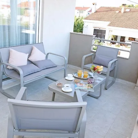 Grga-spacious 3-bedroom 扎达尔